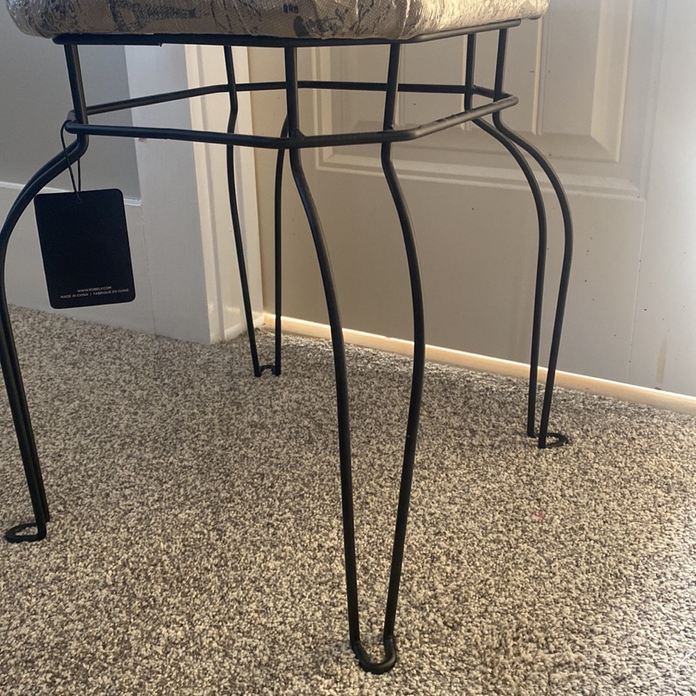 Vanity stool - Picture 3 of 4